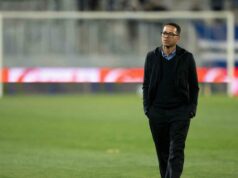 Tréner Štrasburgu Rosenior sa chystá na tlačovú konferenciu medzi Chelsea Tréner Štrasburgu Rosenior sa chystá na tlačovú konferenciu medzi Chelsea