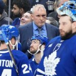 Zranenie nezabránilo Craigovi Berubemu, aby trénoval svoj tím proti Golden Knights