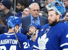 Tréner Toronta Maple Leafs Craig Berube predvádza hrozné zranenie hlavy po šialenej nehode v telocvični Zranenie nezabránilo Craigovi Berubemu, aby trénoval svoj tím proti Golden Knights