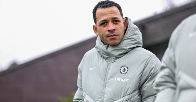 Liam Rosenior pred tréningom Chelsea
