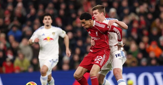 Trestný verdikt Hugo Ekitike Liverpool vynesený po odvolaní proti Leedsu Huga Ekitike z Liverpoolu vyzýva Jaka Bijol z Leeds United