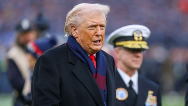 Trump blahoželá Indiane, Miami pred zápasom majstrovstiev CFP
