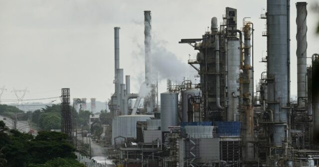 Trumpova snaha ovládnuť venezuelský ropný sektor čelí prekážkam, tvrdia experti Trumpova snaha ovládnuť venezuelský ropný sektor čelí prekážkam, tvrdia experti | Obchod a ekonomika