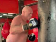 Tyson Fury bojuje s tučným: Boxer v ťažkej váhe hovorí, že je „tučný a závislý na nezdravom jedle“, pretože fanúšikovia zisťujú, aký nie je vo forme, zatiaľ čo začína brutálny tréningový režim, aby sa vrátil k boxu Tyson Fury po návrate do boxerského tréningového kempu vzniesol otázky o svojej postave