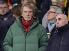 Úder Manchestru United vo výške 45 miliónov libier bol odhalený, keď sa obavy Sira Jima Ratcliffa stupňujú Sir Jim Ratcliffe sa pozerá