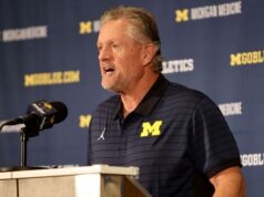 Urban Meyer navrhuje, aby Kyle Whittingham mohol viesť „čistenie“ v Michigane po chaotickom odchode Sherrone Moore z koučovania logo pochodového šialenstva