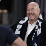 „Žaluje ťa tvoja pani? Oveľa horšie to nebude,“ povedal mi dnes ráno pri káve jeden bývalý hráč AFL o právnej dráme Luka Sayersa. (Pán Sayers je videný v apríli 2024)