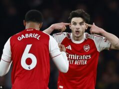 Už žiadny pán Rice chlap! Legenda Arsenalu trvá na tom, že chce od stredopoliara Declana vidieť viac a chce, aby bol „nechutný“ v snahe o slávu v Premier League. Emmanuel Petit vyzval Declana Ricea, aby sa v snahe o titul v Premier League zmenil z milého chlapíka na odporného.