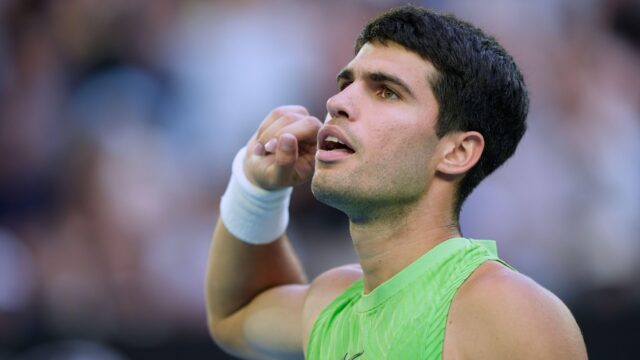 Úžasný 5-setový rekord Carlosa Alcaraza pokračuje a víťazí v epose Úžasný 5-setový rekord Carlosa Alcaraza pokračuje a víťazí v epose Australian Open