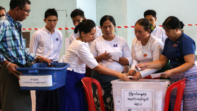 V Mjanmarsku prebieha posledná fáza sporných volieb, keďže povstalci pokračujú v bojoch | Al-Džazíra
