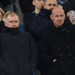 Spor medzi Paulom Scholesom (vľavo), Nickym Buttom (vpravo) a Lisandrom Martinezom dosiahol za posledný týždeň novú úroveň.