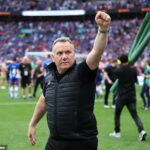 Micky Mellon priviedol Oldham späť do futbalovej ligy víťazstvom 3:2 proti Southend United v minuloročnom finále play-off.