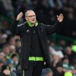 Martin O'Neill sa prizerá z postrannej čiary, keď začína svoje tretie kúzlo v čele Celticu