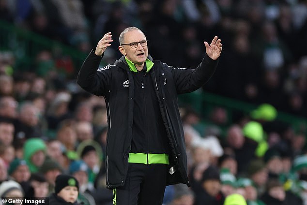 Vďaka Martinovi O'Neillovi to vyzerá tak jednoducho, keď pomáha Celticu Martin O'Neill sa prizerá z postrannej čiary, keď začína svoje tretie kúzlo v čele Celticu
