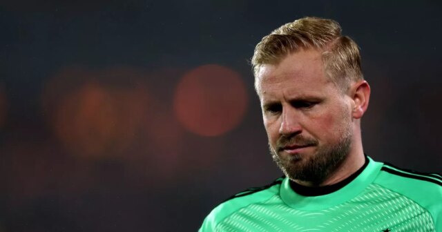 Brankár Kasper Schmeichel z Celticu v akcii počas zápasu MD5 fázy Európskej ligy UEFA 2025/26 medzi Feyenoordom a Celtic FC v De Kuip 27. novembra 2025 v Rotterdame v Holandsku. 