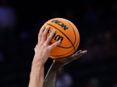 Viacerí hráči boli obvinení zo škandálov nakladania s basketbalovými zápasmi Viacerí hráči boli obvinení zo škandálov nakladania s basketbalovými zápasmi