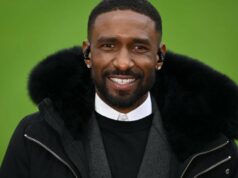 Viktor Gyokeres zápasí, ktorý rozoberá Jermain Defoe s Andreou Bertou v kádri Viktor Gyokeres zápasí, ktorý rozoberá Jermain Defoe s Andreou Bertou v kádri