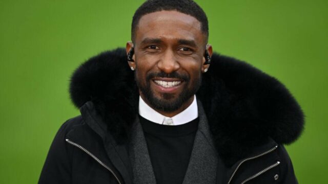 Viktor Gyokeres zápasí, ktorý rozoberá Jermain Defoe s Andreou Bertou v kádri
