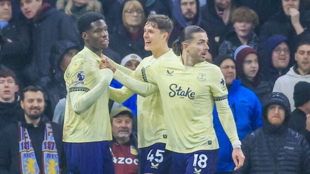 Villa dokončila neúspešnú zostavu kandidátov na titul Premier League so zriedkavou domácou prehrou
