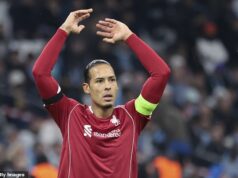 Virgil van Dijk sa vracia k „neúctivému“ reportérovi, ktorý sa pýtal šéfa Liverpoolu Arneho Slotu na otázku, kedy ho Xabi Alonso nahradí na Hotseat na Anfielde. Virgil van Dijk skočil na obranu svojho manažéra po „neúctivých“ komentároch na adresu Arne Slotu