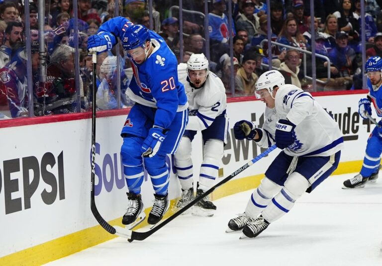 Víťazstvo Leafs v OT prerušilo sériu domácich víťazstiev Avs v 17 zápasoch