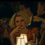 Christian Bale a Jessie Buckley v traileri k filmu (obrázok cez YouTube/Warner Bros.)