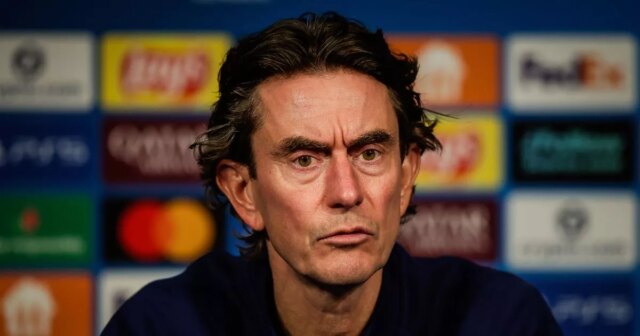 Thomas Frank počas tlačovej konferencie Tottenham Hotspur