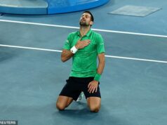 Vyčerpaný „starý muž“ Novak Djokovič (38) porazil Jannika Sinnera a dostal sa do finále Australian Open – po tom, čo sa chytil za hrudník, vracal, snažil sa dýchať a vyzliekol sa na ihrisku Novak Djokovič predviedol jeden z výkonov svojej titánskej kariéry a porazil Jannika Sinnera