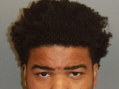 Vysokoškolský futbalista, ktorý „bodal spoluhráčov pred zápasom“, dúfa, že prestúpi zo školy napriek obvineniam zo zločinu Futbalista UAB obvinený z pobodania dvoch svojich spoluhráčov je zobrazený na jeho zábere