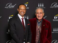 Vzdelávacia charitatívna organizácia Tigera Woodsa dostane 50 miliónov dolárov na oslave jeho 50. narodenín, keďže majiteľ Falcons daruje 20 miliónov dolárov Tiger Woods je na fotke s majiteľom Falcons Arthurom Blankom pred oznámením daru