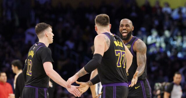 Vzhľad Lakers: Jake LaRavia udáva tón v základnej zostave
