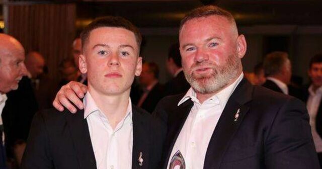 Wayne Rooney má zakázané pozerať Kaia po tom, čo hviezda Kai Rooney Manchester United U18 proti Middlesbrough