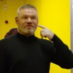 Wayne Rooney prezradil, že je hluchý na ľavé ucho a že nemôže počuť moderátorov zápasu dňa.