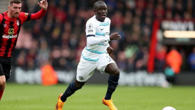 West Ham siahol po bývalom stredopoliarovi Chelsea N'Golo Kantém
