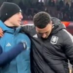 Declan Rice sa rozpráva s Morganom Rogersom