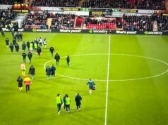 Zápas majstrovstiev bol pozastavený, pretože hráči boli po zdravotnej pohotovosti odvedení z ihriska Zápas majstrovstiev bol pozastavený, pretože hráči boli po zdravotnej pohotovosti odvedení z ihriska