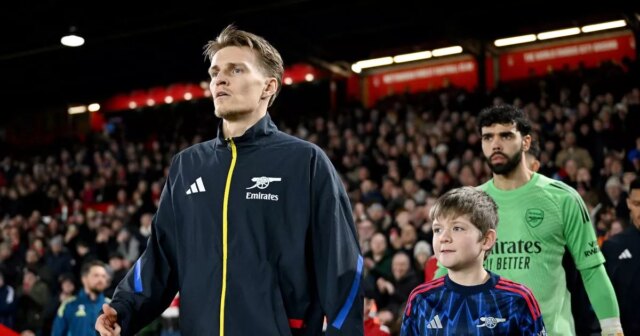 Martin Odegaard pred zápasom Premier League medzi Nottinghamom Forest a Arsenalom na City Ground.