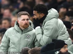 Zástupný manažér Chelsea Calum McFarlane opúšťa svoju prácu do 21 rokov, pretože po odchode Enza Marescu zapôsobil na Liama Roseniora a prevzal novú úlohu. Calum McFarlane bude po dočasnom pôsobení pokračovať v práci s prvým tímom Chelsea