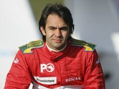 Zatknutie kopu v karate bývalej hviezdy Formuly 1: Kamera zachytila Antonia Pizzonia, ako mieri letiacim kopom na muža, ktorý sa „hádal so svojím malým synom“ Bývalého pilota Formuly 1 Antonia Pizzonia zatkli v sobotu večer v Texase za napadnutie