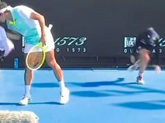 Znepokojujúce scény, keď dieťa skolabuje počas kvalifikačného zápasu Australian Open Znepokojujúce scény, keď dieťa skolabuje počas kvalifikačného zápasu Australian Open