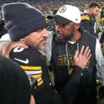 Aaron Rodgers sa údajne s plačom ospravedlnil odchádzajúcemu trénerovi Steelers Mikovi Tomlinovi