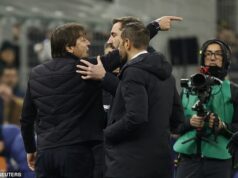Zúrivý Antonio Conte kričí do tváre štvrtého rozhodcu po tom, čo videl červenú, keď Scott McTominay dvakrát skóroval v top trileri v Taliansku Antonio Conte kričal do tváre štvrtého rozhodcu po vylúčení, keď Neapol čelil Interu Miláno