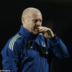 Sean Dyche po prehre v penaltovom rozstrele s Wrexhamom zasiahol svojich hráčov Nottingham Forest