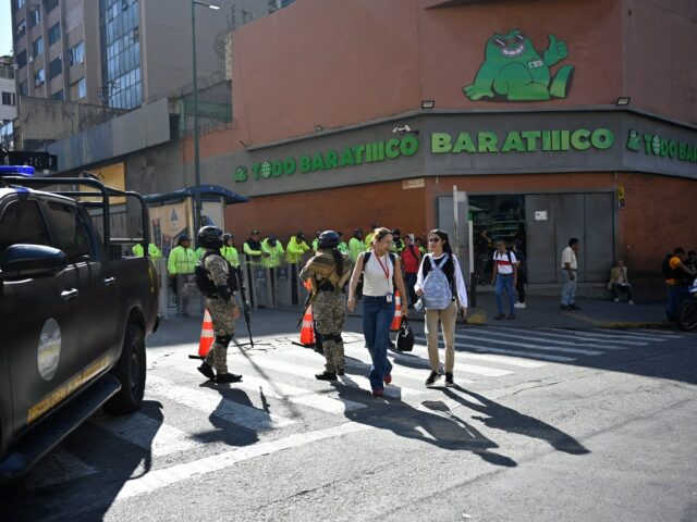 Zvýšenie cien, fronty a napätie: Venezuelskí nakupujúci sú po americkom bombardovaní znepokojení | Americko-Venezuela Tensions News
