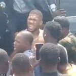 Anthony Joshua si vymenil sedadlá z prednej na zadnú časť SUV pred nehodou, ktorá zabila dvoch priateľov boxerov v ťažkej váhe, prezradil právnik vodiča.