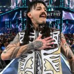 Rey Mysterio sa chystá pristáť 619 na svojom synovi Dominikovi (Zdroj: WWE na YouTube)