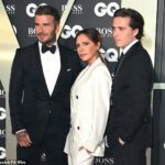 Brooklyn Beckham (26) spustil ohromujúci útok na svojich rodičov vyhlásením zverejneným na Instagrame v pondelok.