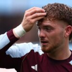 Harvey Elliott počas zápasu Aston Villa vs Fulham