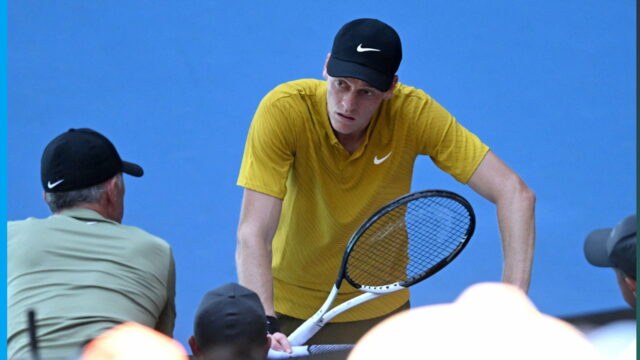 „Konšpiračná teória“ Jannika Sinnera o vláde tepla pod svetlom reflektorov
