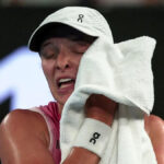 Hodiny ukazujúce zápas na Australian Open Andyho Murrayho skončil o 4:05